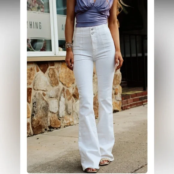 We The Free Snowy White Flare Jeans Size 31 - Picture 1 of 12